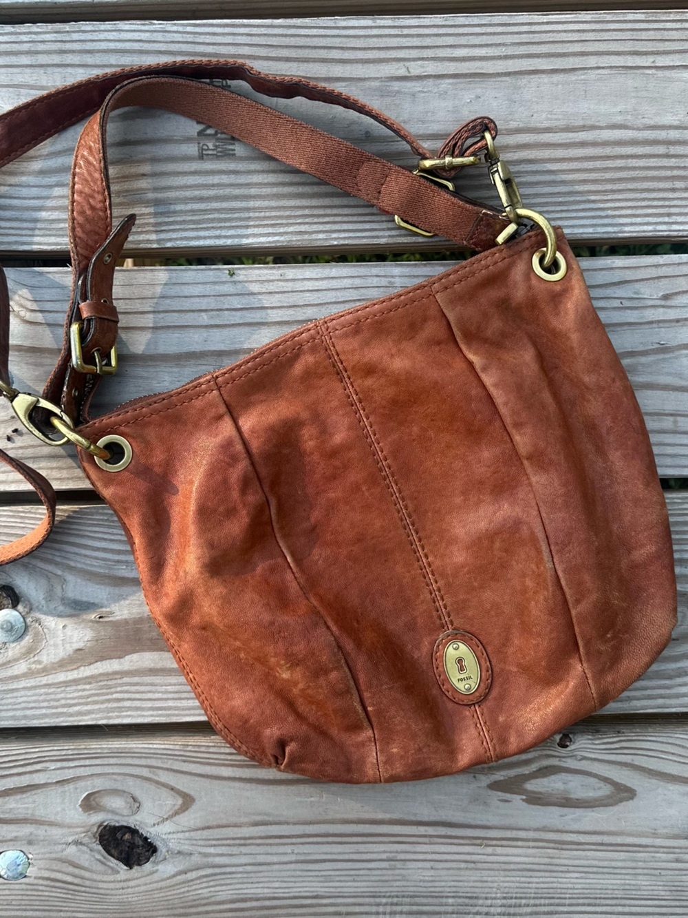 Mid 2000s Fossil Explorer Rustic Red Cognac Leather Shoulder Bag